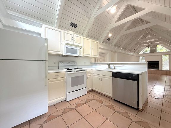 5th image of 1223 Poinsettia Ave