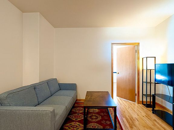 4th image of 242 Melrose St APT 3L