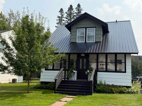727 Hedin Ave, Ironwood, MI 49938