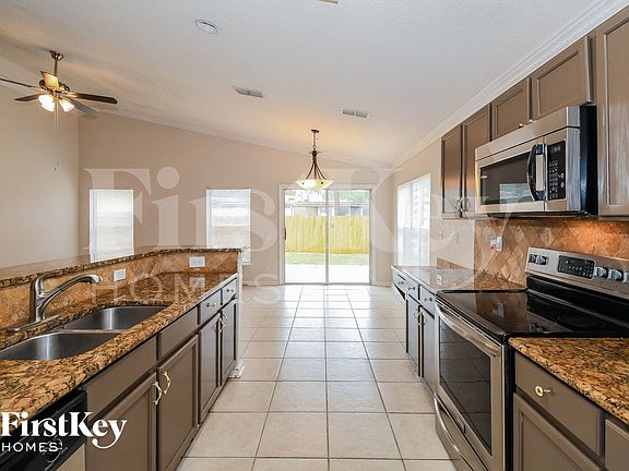 5th image of 749 Carriage Hill Dr