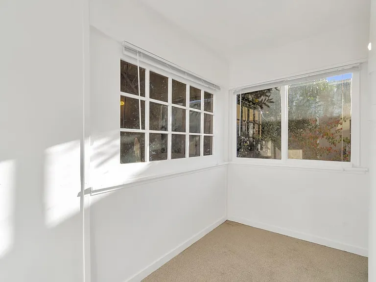 Everett St 1537 — Photo 7