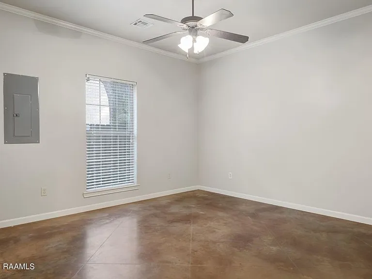 124 Deraney Ln — Photo 9
