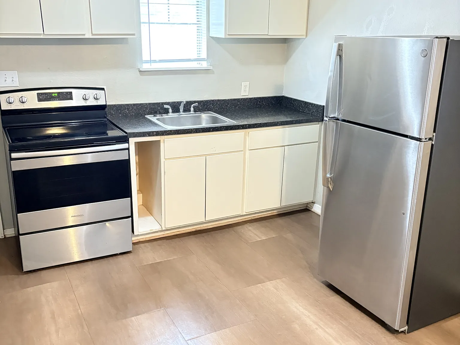 709 Baylor St - C — Photo 1