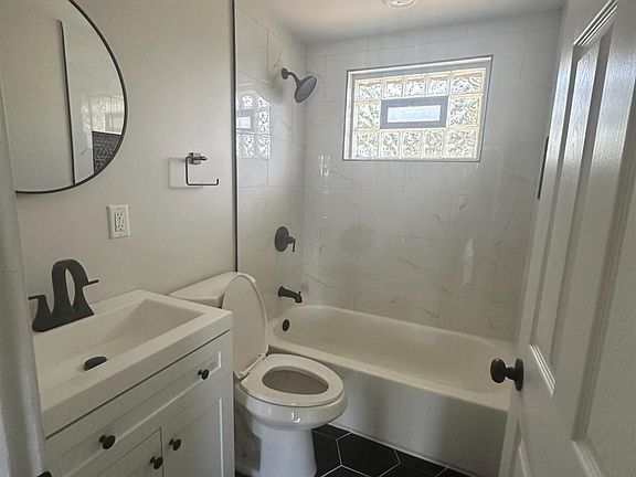 3rd image of 1467 Larann Ln
