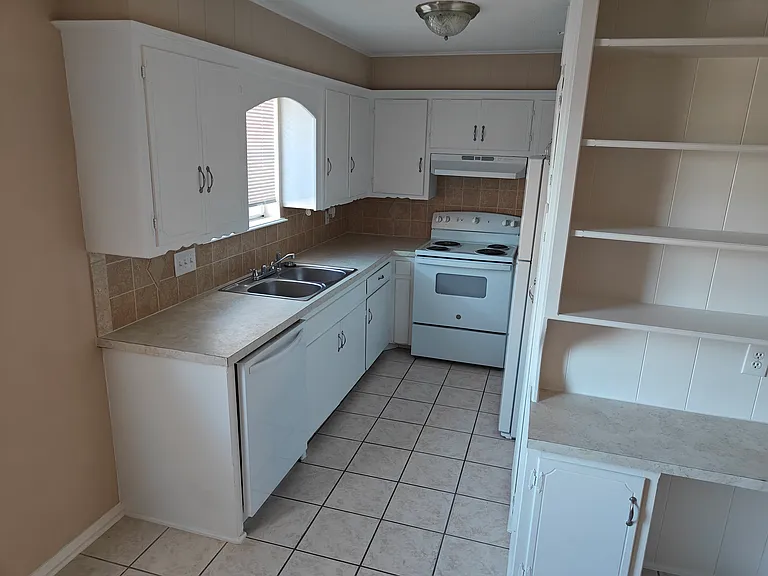 1907 Cherry Stone St — Photo 5
