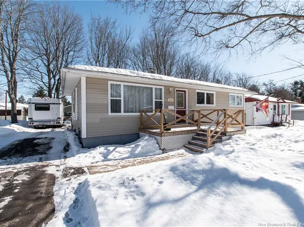 230 Canterbury Ave, Riverview, NB E1B 2R7