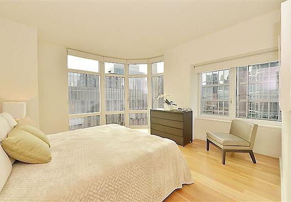 5th image of 555 W 59th St APT 21B