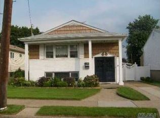 19116 Pineville Ln, Springfield Gardens, NY 11413