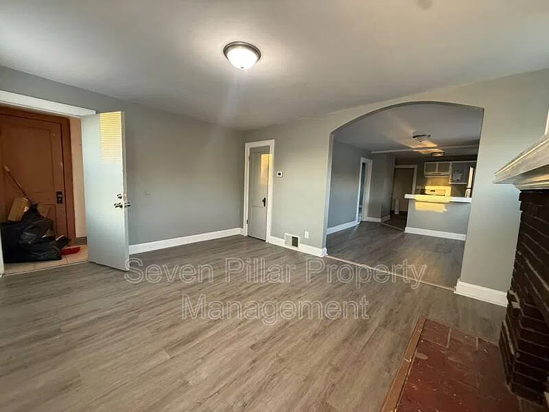 2 bed, 1.0 bath, 1008 sqft, $1,350 — Photo 3