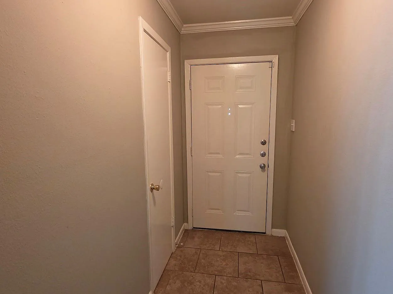 3 bed, 2.0 bath, 1338 sqft, $1,595 — Photo 3