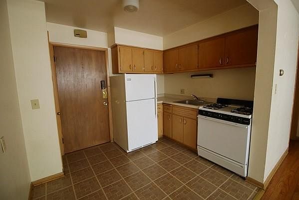 1st image of 1851 N Oakland Ave #8-08