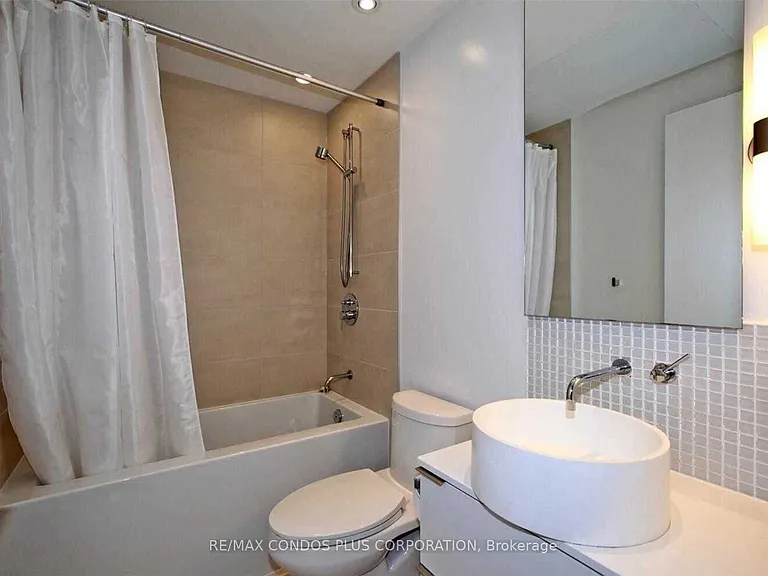 185 Roehampton Ave #1504 — Photo 10