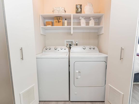 4th image of 55 W Erie St #5E