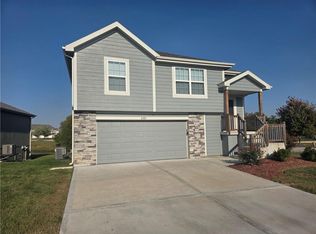 21721 N Rdg, Peculiar, MO 64078