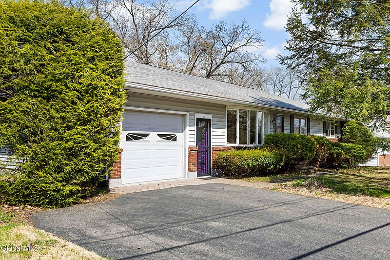 2nd image of 1611 Maple Hill Road