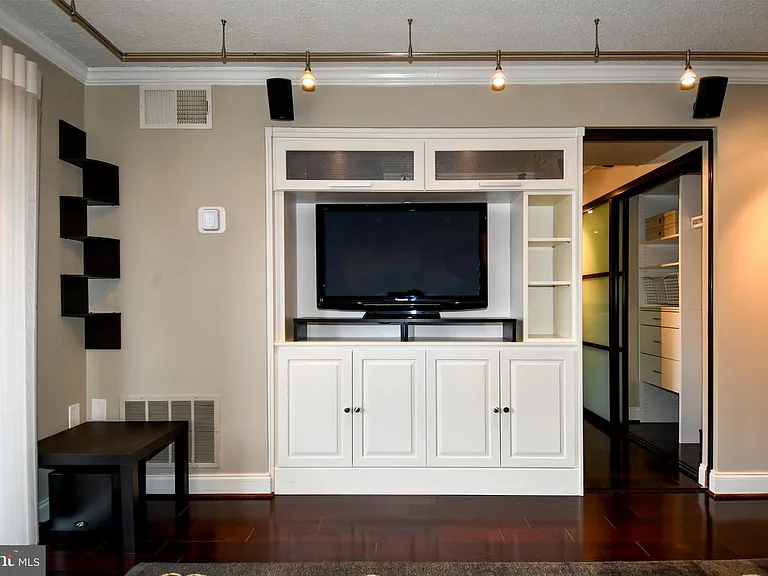 1301 N Courthouse Rd #1005 — Photo 10