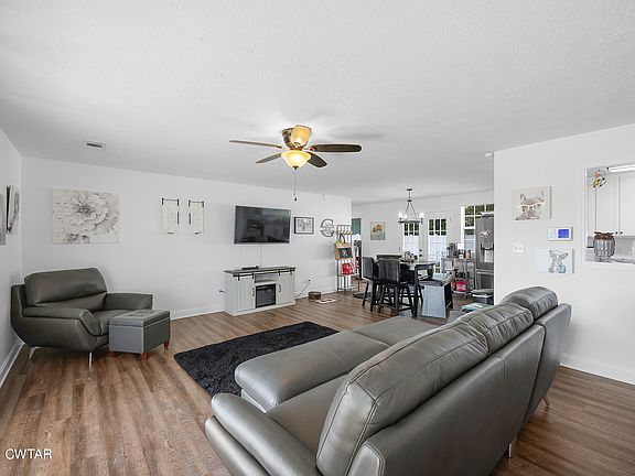 3rd image of 9 Ann McKay Dr