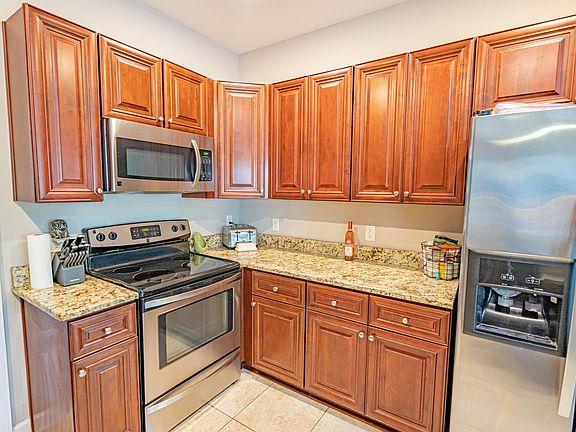 4th image of 55 Olde Cottage Ln