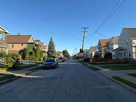 4th image of 2145 W 104th St