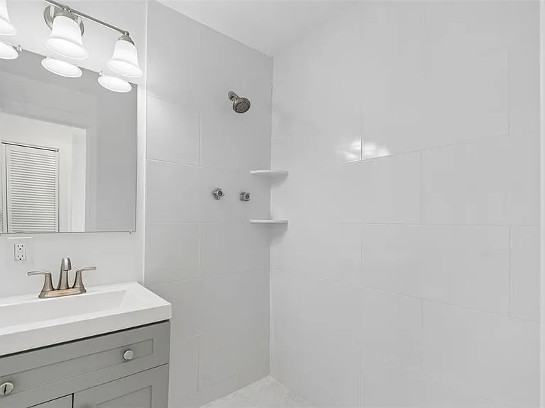 8125 Bayshore Dr — Photo 18