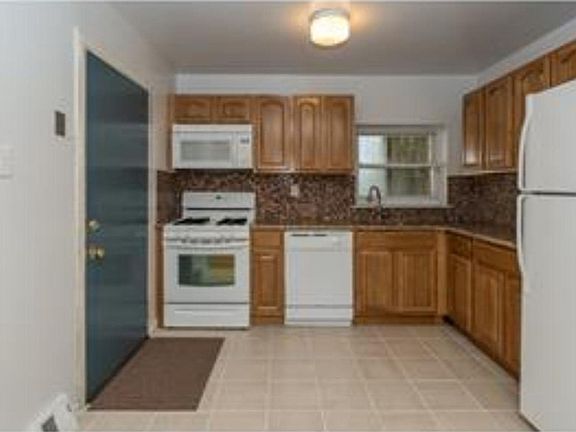 4th image of 915 N 6th St