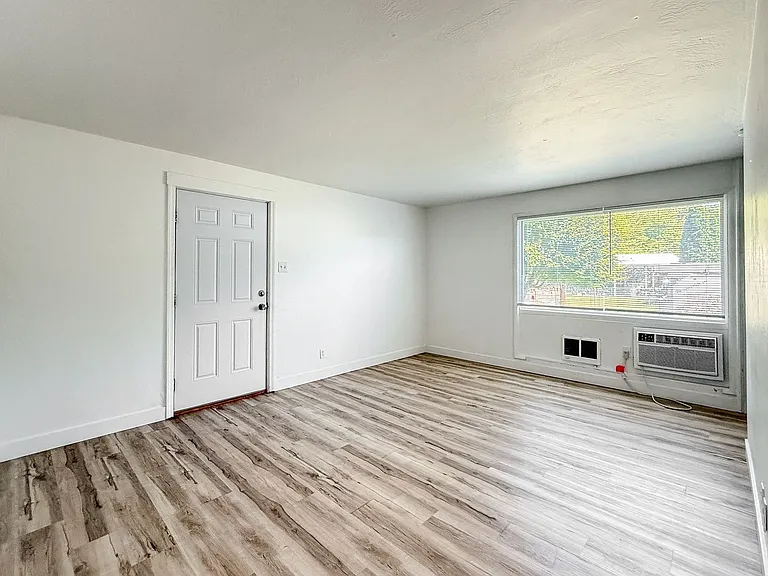 Sun Basin Apartments — Photo 33