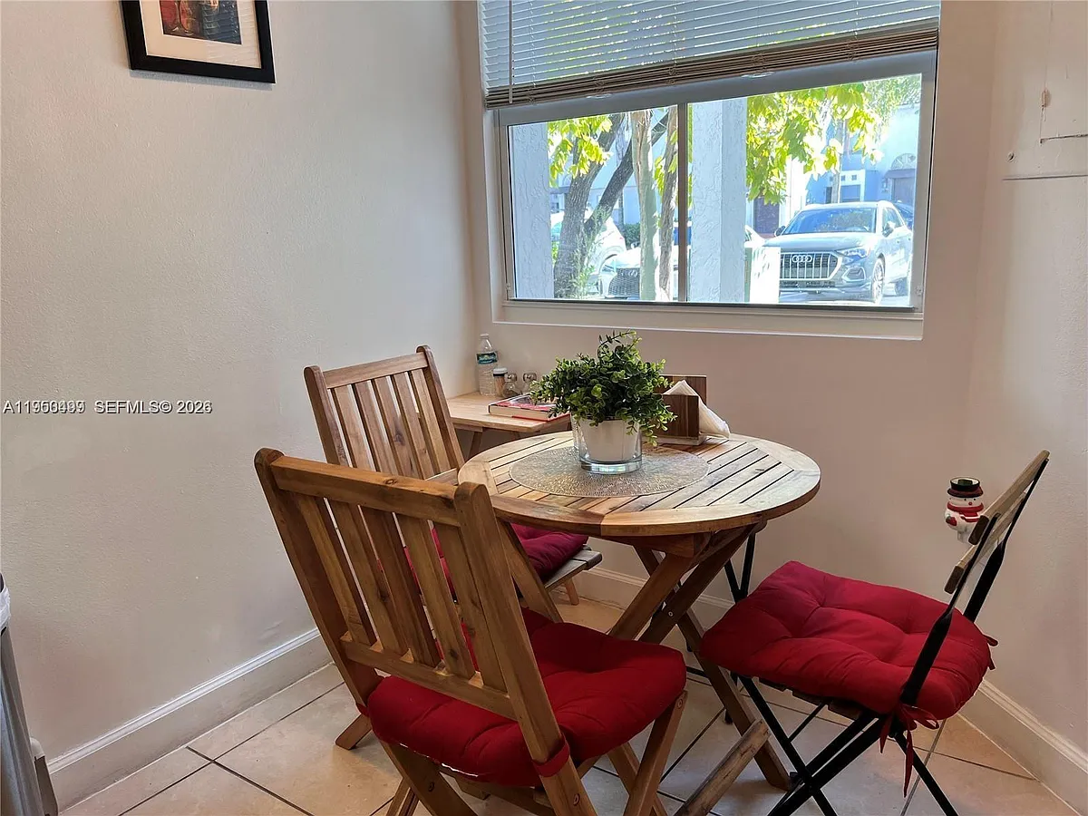 Building Photo - 9761 NW 49th Ter #9761-421