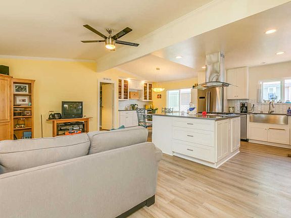 5th image of 14 Poinsettia Gardens Dr #14