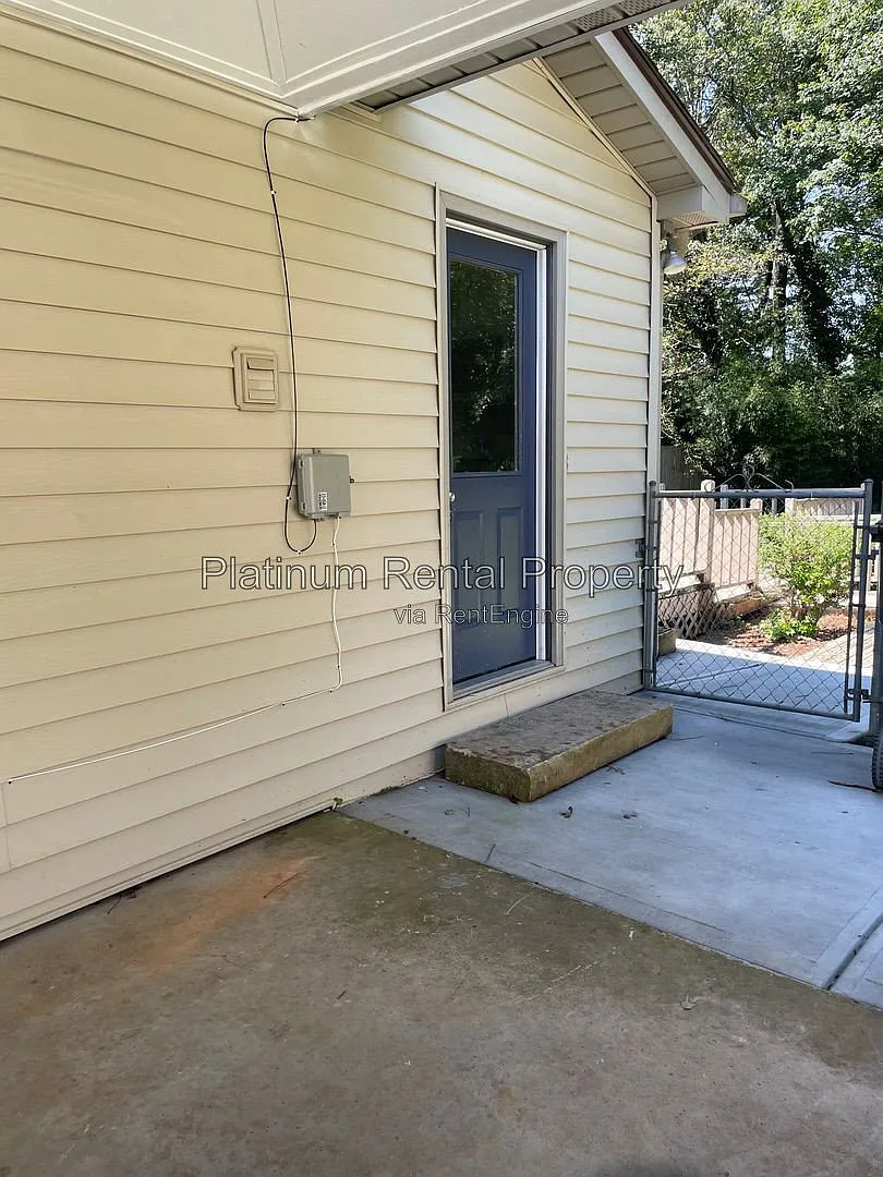 3 bed, 2.0 bath, 1315 sqft, $1,999 — Photo 4