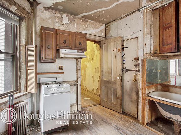 5th image of 140 W 10th St #3RERW