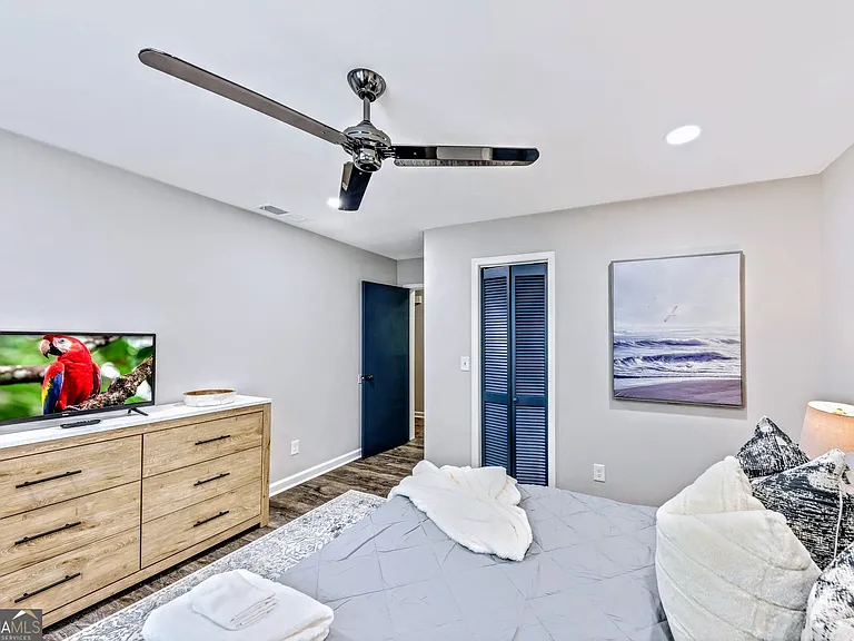 527 Charing Cross Dr — Photo 26