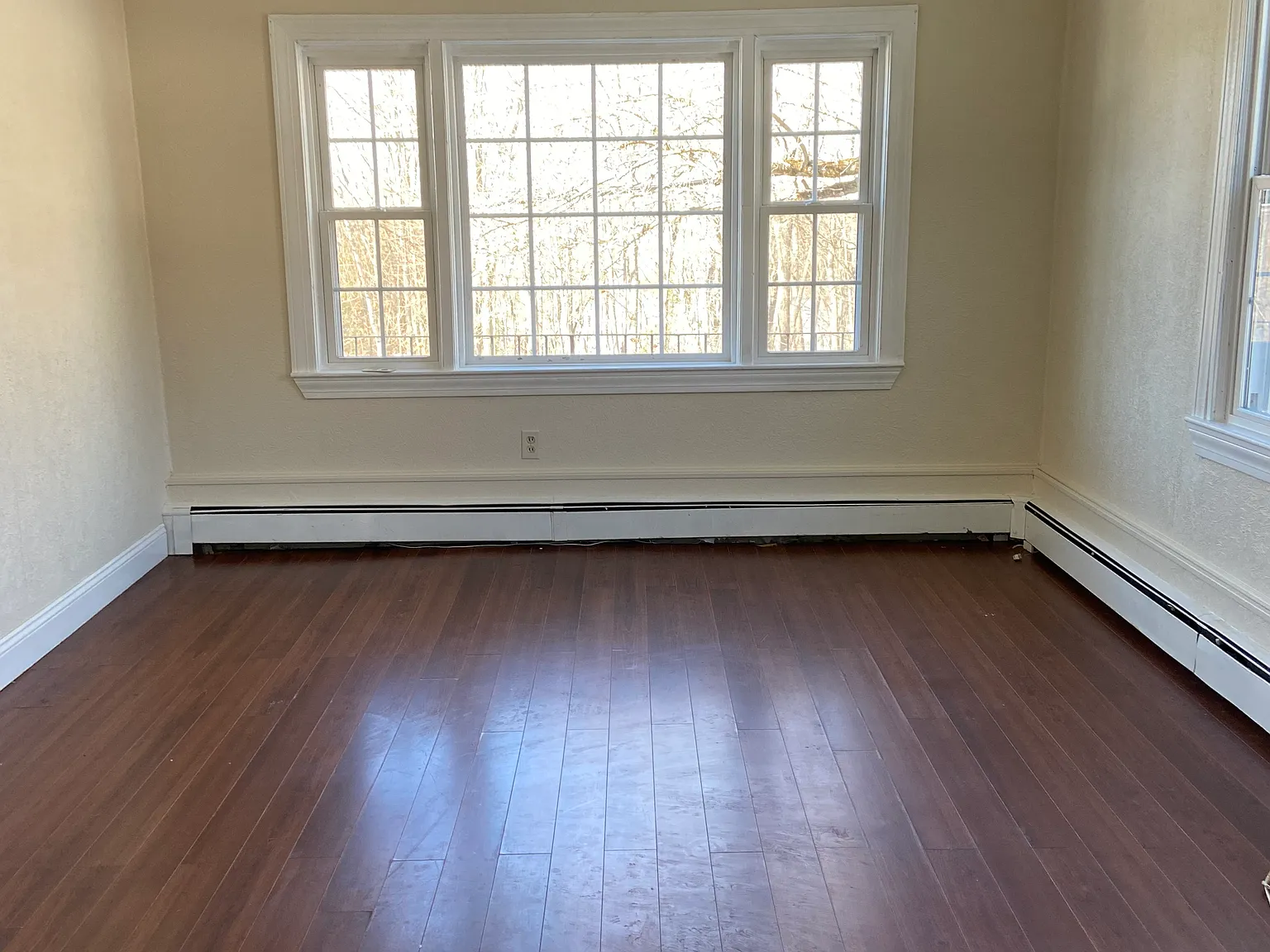 3 bed, 1300 sqft, $2,700 — Photo 3