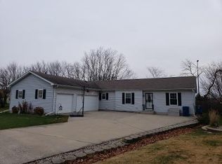 2422 Chestnut Ln, Morris, IL 60450