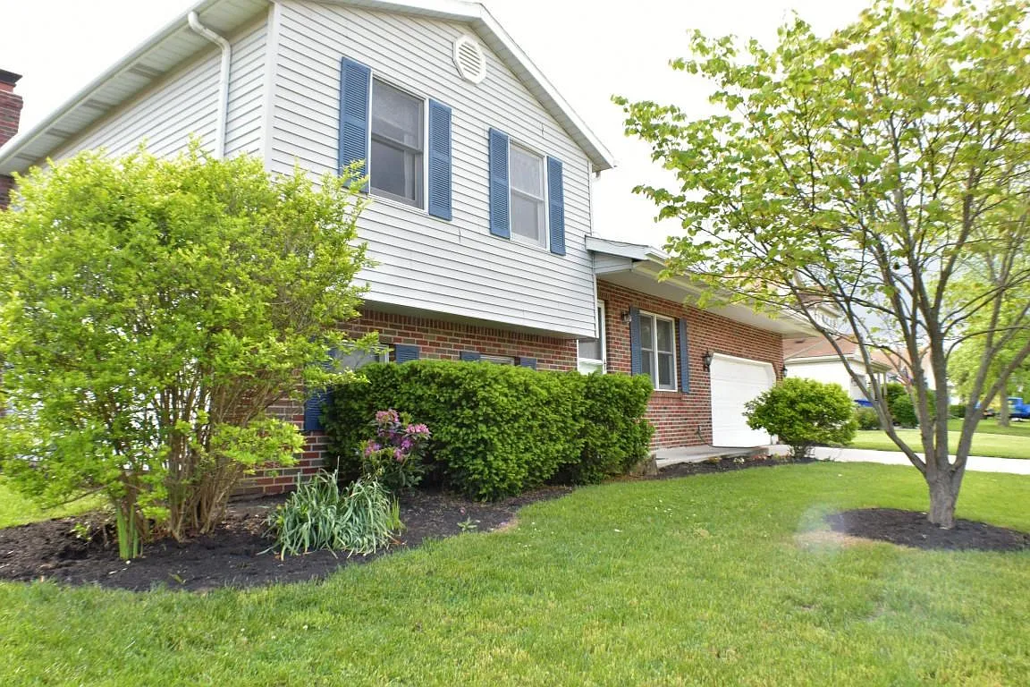 216 Leawood Dr photo 1