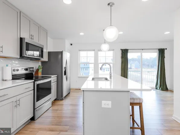 18 Needle Ct, Bunker Hill, WV 25413