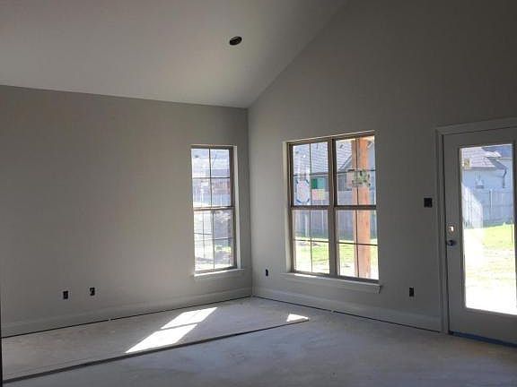 4th image of 119 Anatole Dr