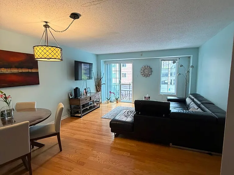 418 Somerset St W — Photo 9