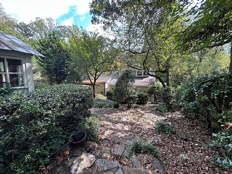 2461 Lyndhurst Ave — Photo 58