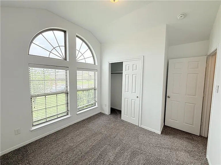 531 Parkfield Ln — Photo 26