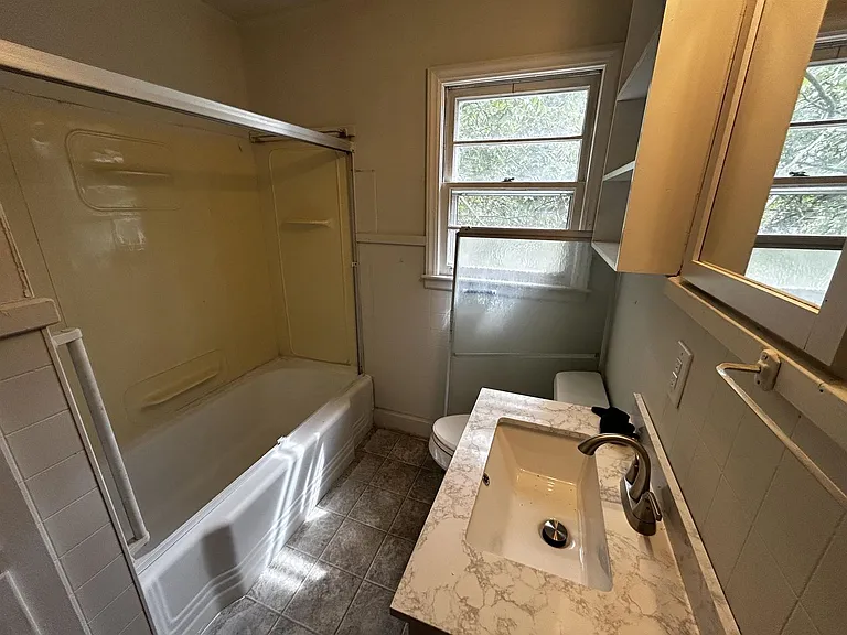 1233 Crenshaw St — Photo 11
