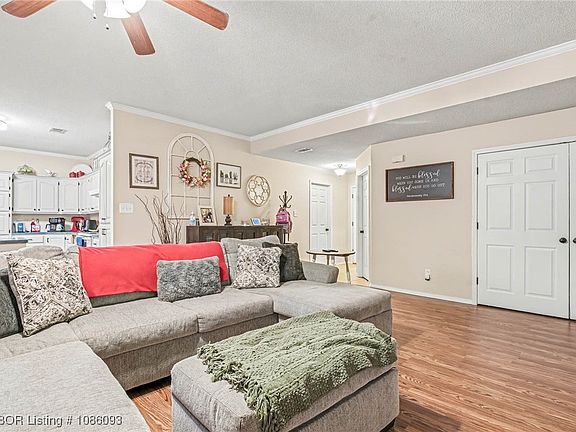 4th image of 3310 Glen Flora Way