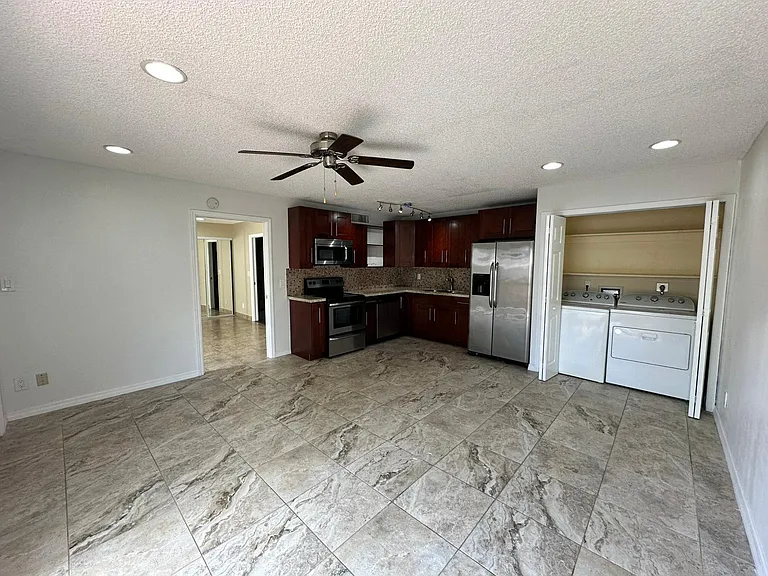 637 Executive Center Dr #N203 — Photo 6