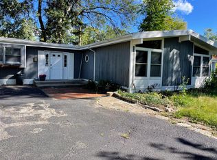 126 Meadowbrook Ln, Wheeling, IL 60090