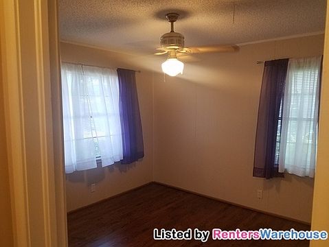 5th image of 1109 Burleson St