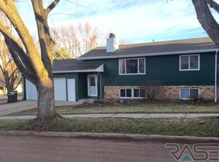 1621 S Doodler Dr, Sioux Falls, SD 57103