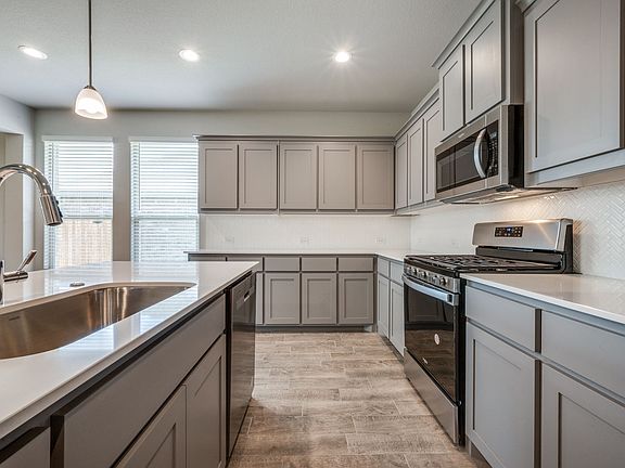 4th image of 5231 Meadow Ln