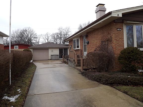 2nd image of 146 Dawn Ln