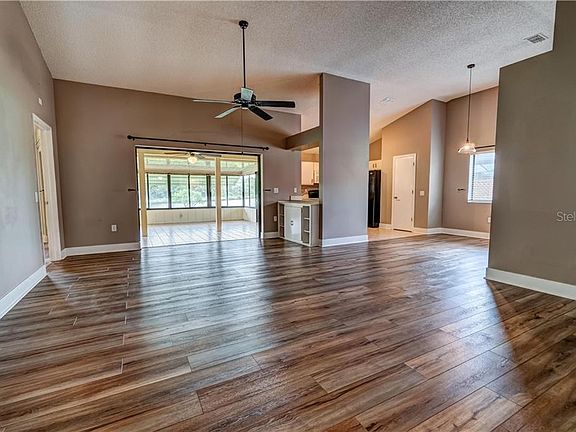 5th image of 3271 Meadow Run Dr
