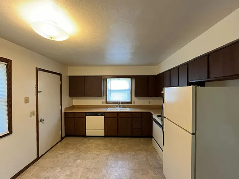 605-607 Margate Dr — Photo 3