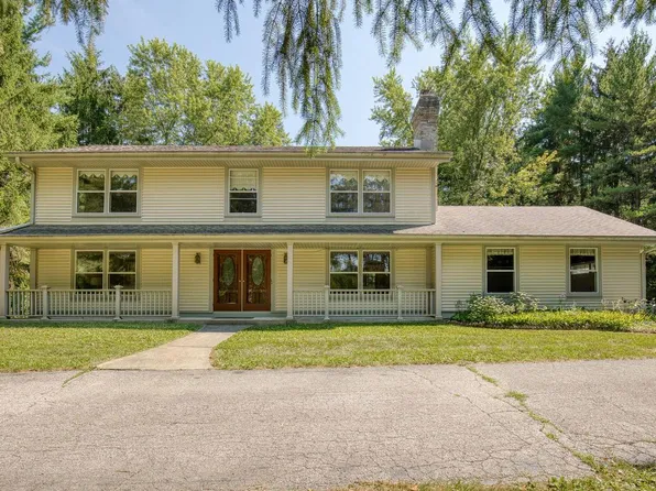 S67W24425 Skyline AVENUE, Waukesha, WI 53189